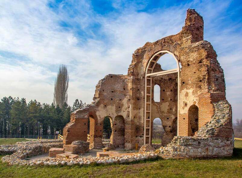 skip the line colosseum guided tour with Gladiator and Arena access