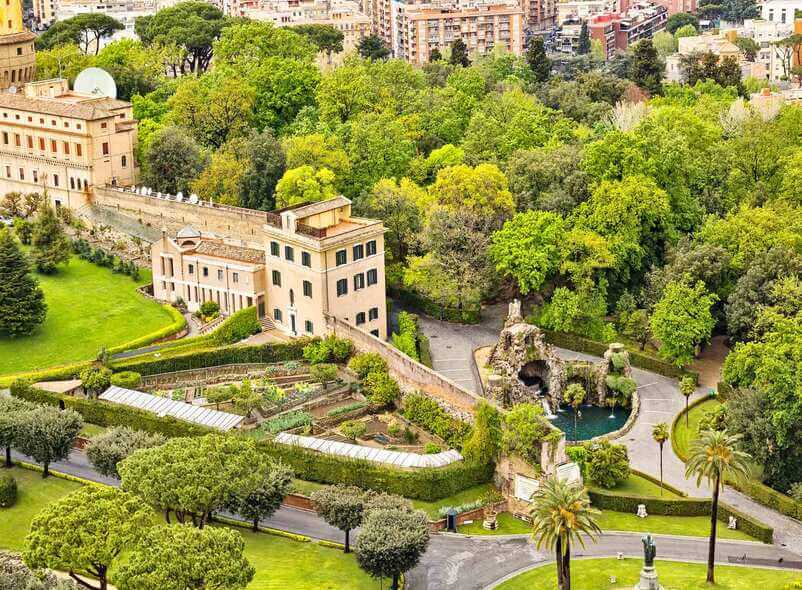 The Vatican Gardens are a natural, architectural and artistic space of great beauty.