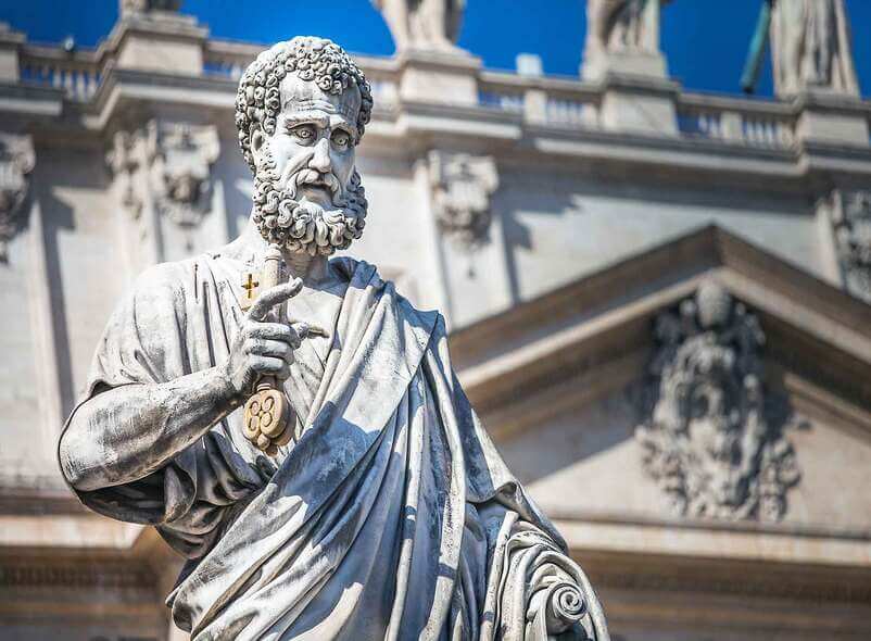 To get the real experience of Saint Peter's statue stay with Rome Tour Tickets