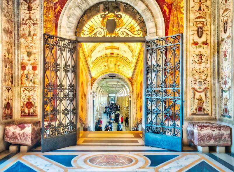 St. Peter’s Square is one of the largest and most beautiful squares in the world