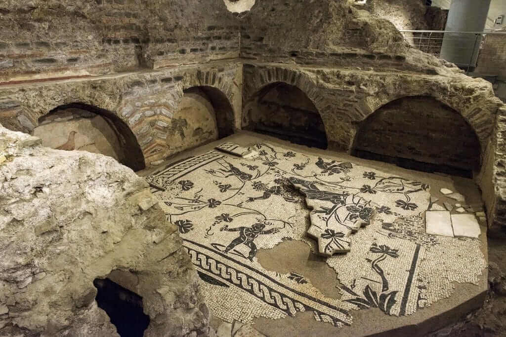 Explore Vatican Necropolis and Saints Tomb with Rome Tour Tickets