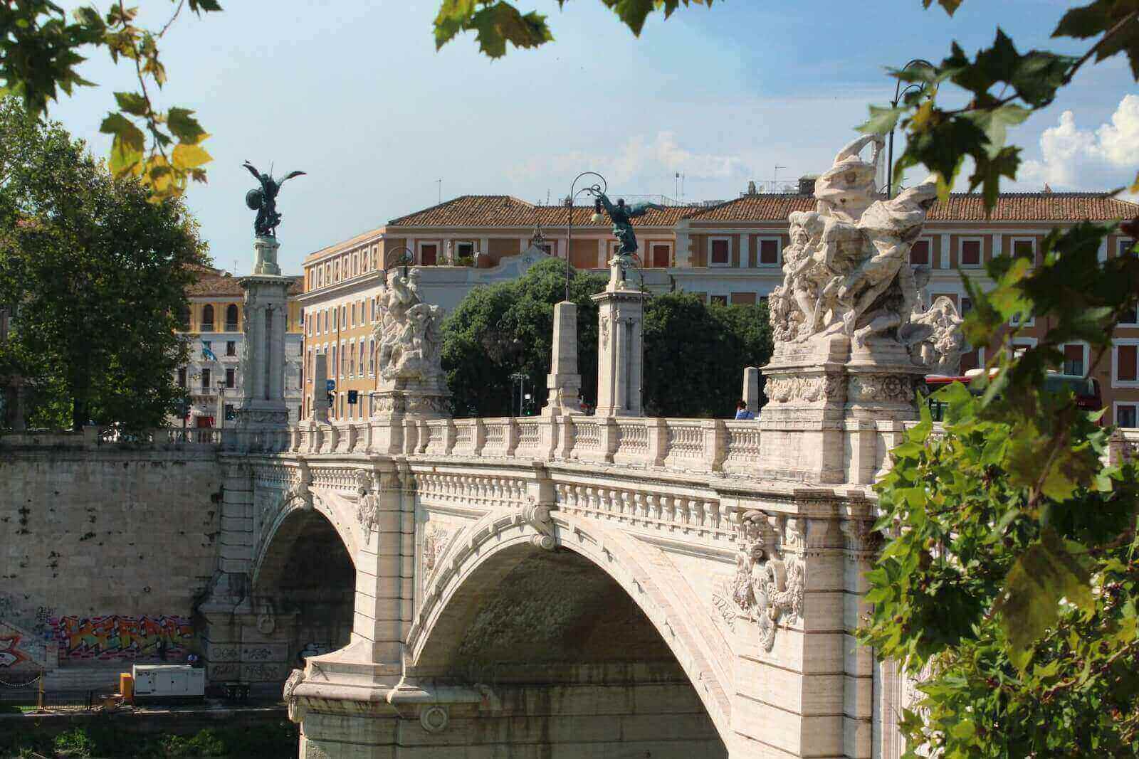 Discover the amazing Ponte Vittorio Emanuele II with Rome Tour Tickets
