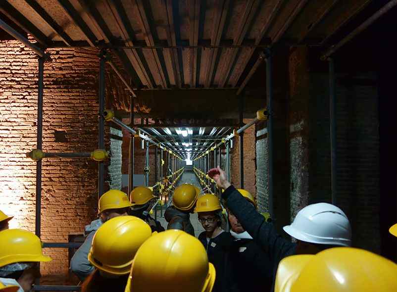 Nero's Golden Palace is open, so people enjoy the palace