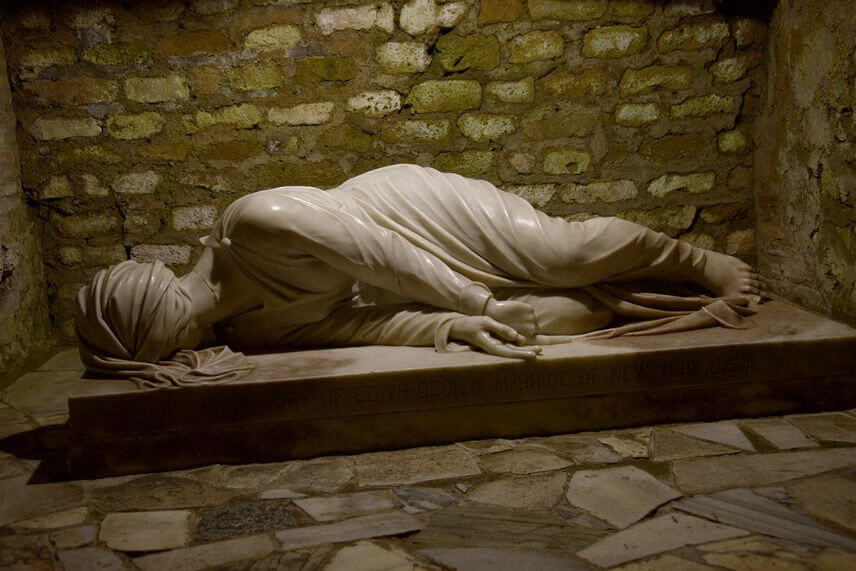  San Callisto is the  famous Christian Catacombs of Rome